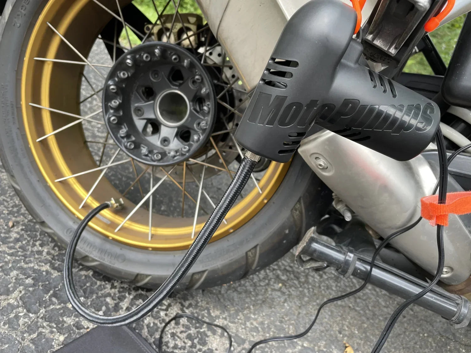 Battery vs 12V Tyre Inflators: Choosing the Right Pump for Your Riding Style